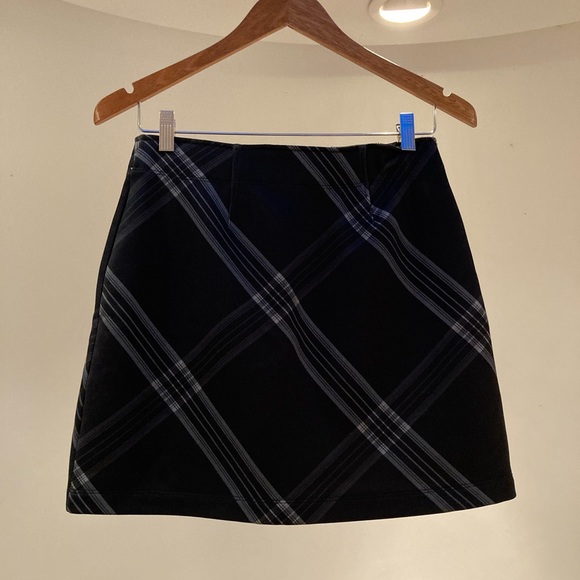 Athleta | Black Plaid Thermal Tech Skirt - Picture 6 of 7
